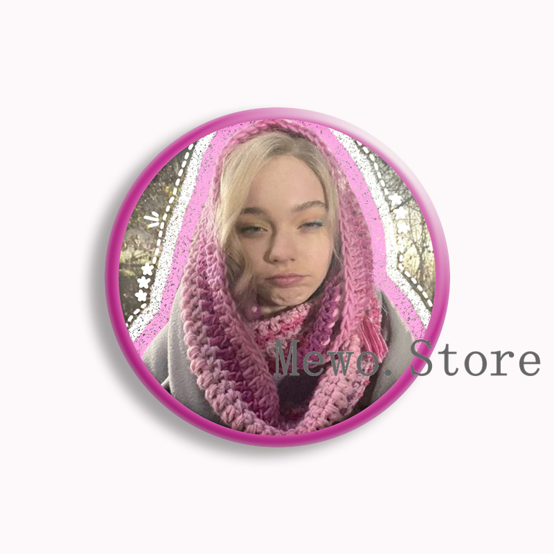 Emma Myers Aesthetic Soft Butt - Pin Button Badge recension och pris